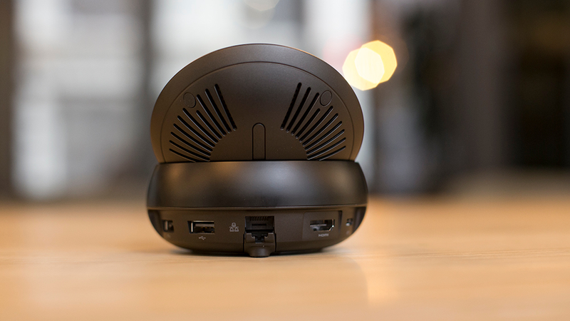 El DeX incluye salidas HDMI, Puerto USB-C, dos puertos two USB 2.0 y uno ethernet. (Fotografía: Gizmodo / Eleanor Fye)